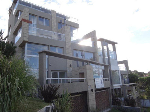 Venta - Departamento Monoambiente Moderno A 1 Cuadra Del Mar En Pinamar - Con Piscina