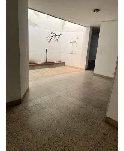 Edificación De 3 Pisos Para La Venta En Laureles