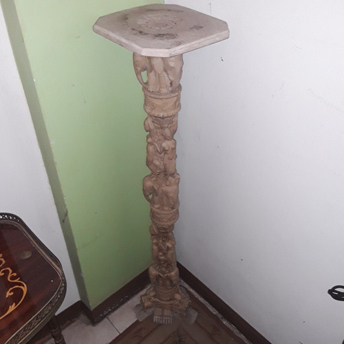 Pedestal Hindu