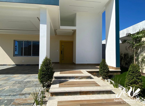 Hermosa Casa En Proyecto Cerrado En Gurabo