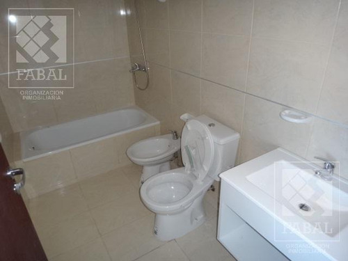 Imagen 9 de 11 de Oficina Alquiler Centro, 45 M2 Con 1 Privado, Cocina, Baño Y Balcón