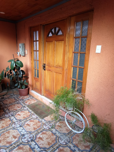 Casa, 3 Dormitorios, 2 Baños, Amplia Con Patio, Catedral