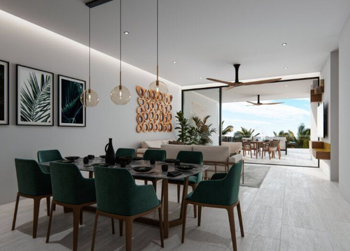 Condo Con Terraza Que Tiene Vista Al Mar, Cuatro Recamaras,