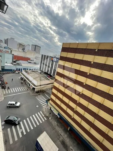 Vende-se Excelente Sala Comercial, Ampla, Com 47m², Banheiro, Piso Parquet Com Sinteko, Ensolarada.