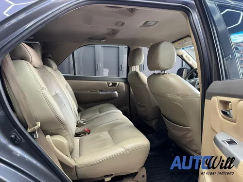 Toyota Fortuner Sr5 At 2700cc Aa 4x2 7psj