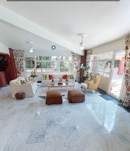 Imagen 9 de 20 de Espectacular Casa En Cuesta Hermosa Lll De Arroyo Hondo Que Cuenta Con Grandes Espacios,picina .estudio, Family Room, ,2 Cocina, 2 Area De Comedor , Sala ,estar 5 Habitaciones Cada Una Con Su Baño , T