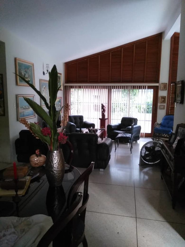 Imagen 3 de 14 de Quinta En Barrio Sucre Maracay Aragua