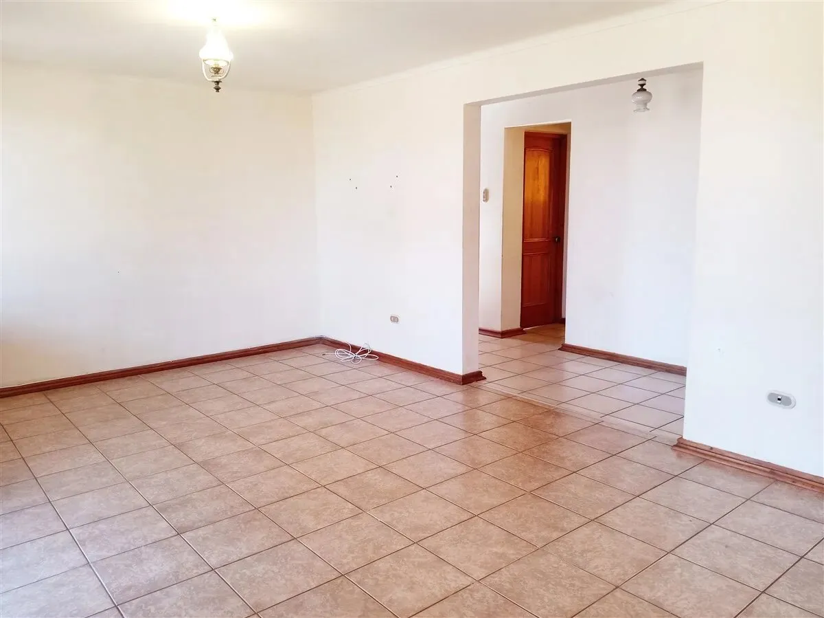 Imagen 5 de 15 de Casa En Arriendo De 3 Dorm. El Milagro, La Serena