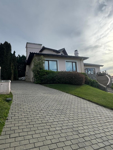 Casa En Venta - 3 Dormitorios 3 Baños - Tandil