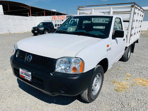 Imagen 3 de 15 de Nissan Np300 2013 2.4 Estacas Dh Mt