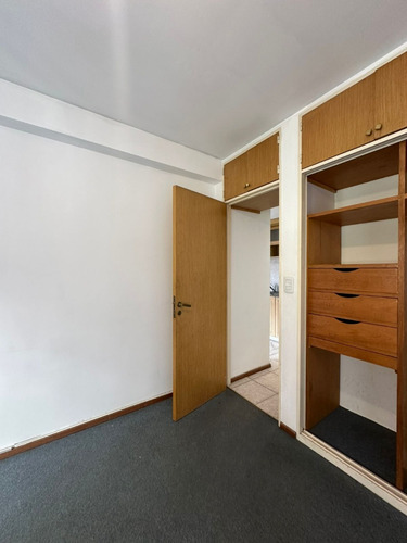 Alquiler. Rosario. Departamento 1 Dormitorio. Baño Completo. Quincho Y Patio De Uso Común. Buena Distribución