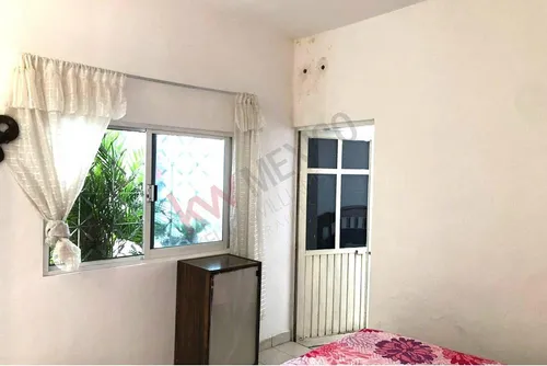 Propiedad En Venta Gran Ubicación Sobre Emblemática Calle De Centro Histórico De Querétaro