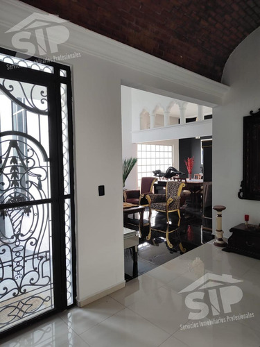 Residencia De Un Piso Al Nte Venta O Renta