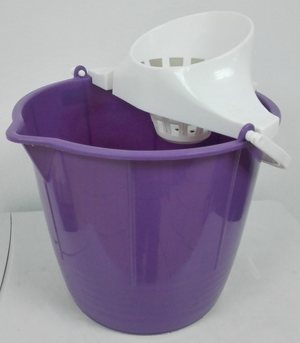 Imagen 3 de 4 de Tobo / Balde Plastico 12lts Con Exprimidor D Mopa (mat Orig)