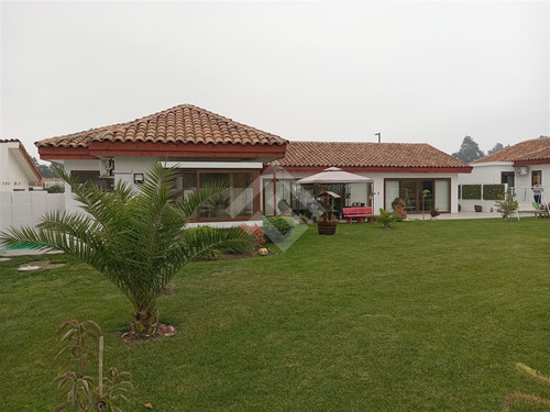 Casa En Venta De 4 Dorm. En Maipú
