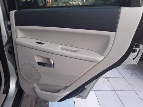 Jeep Grand Cherokee Limited V8 Power Tech 4x2 At