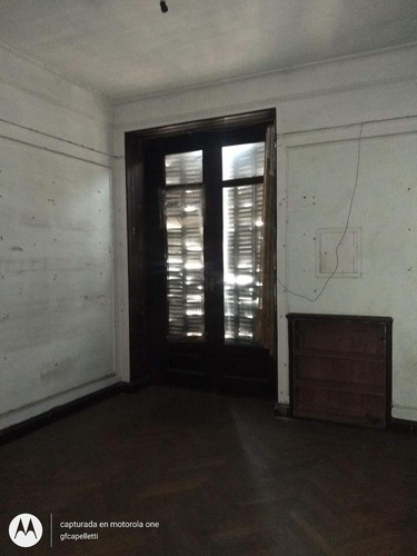 Imagen 8 de 9 de Jujuy Esq Hipòlito Irigoyen: Edificio Francés De Categoría. Todo Externo, Apto Profesional O Vivienda