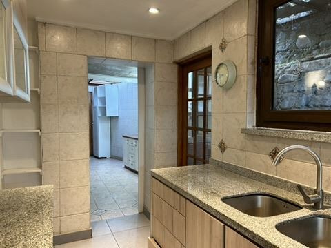 Casa En Venta De 4 Dorm. En El Arrayán