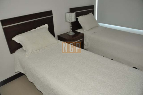 Apartamento En Mansa, 2 Dormitorios - Ref: 2965