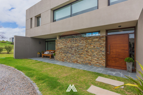 Venta Casa En Altos De La Tahona