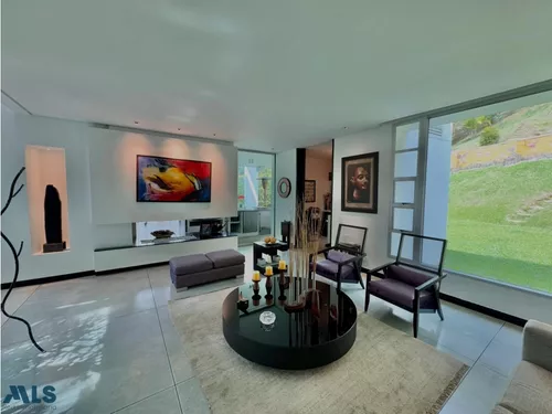 Hermosa Casa Con Energía Solar En Una Ubicación ...(mls#253904)