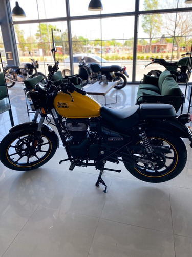 Imagen 2 de 18 de Royal Enfield Meteor 350 Fireball Yellow