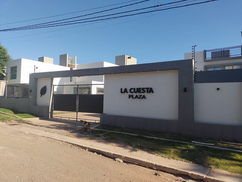 Venta Duplex  3 Dorm 2 Baños En Complejo Cerrado De Cuesta Colorada  C/cochera Dol 105.000