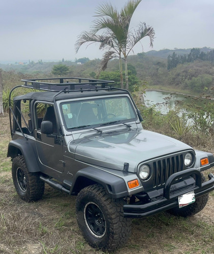 Pintura Nueva , Llantas Nuevas , 4 Levantado, Body En Carro