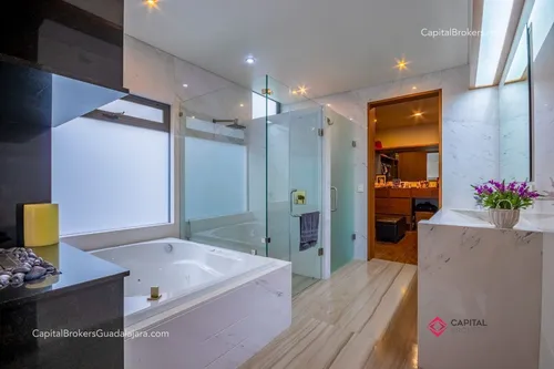 Casa De Lujo Con Alberca En Venta Zona Andares