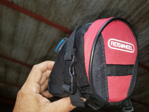 Imagen 2 de 5 de Roswheel Bolso Para Asiento O Silla De Bicicleta 1.2 Litros