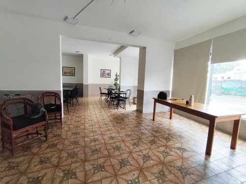 Venta Apartamento De 3 Dormitorios Con Hermosa Vista Al Despejada - Punta Carretas A Pasos De La Rambla. Con Renta Inversor