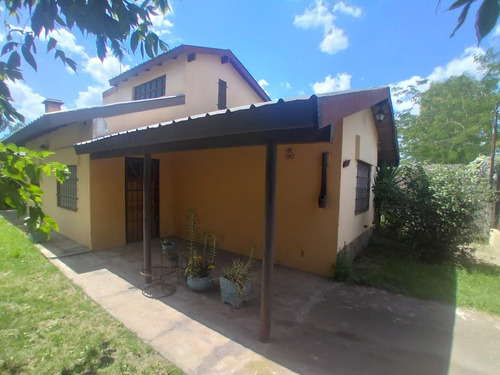 Casa En Venta En Pilar, 3 Habitaciones Y Pileta