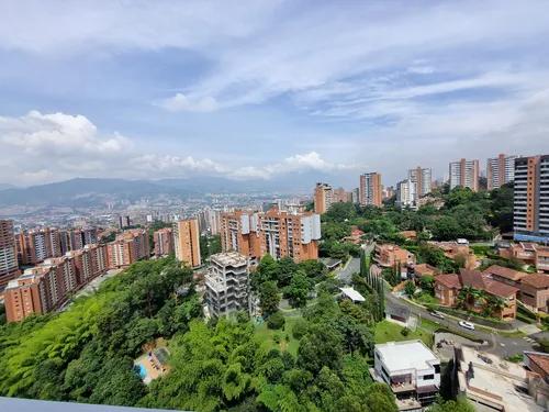 Apartamento En Venta En Envigado Barrio Loma De Los Mesa