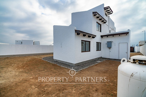Casa Nueva Y Exclusiva En Sector Peñuelas