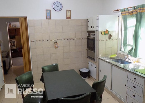 Casa 6 Ambientes Al Frente