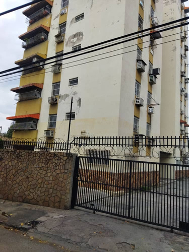 Se Vende Comodo Apartamento Ubicado En La Urb El Hipodromo,007jsc