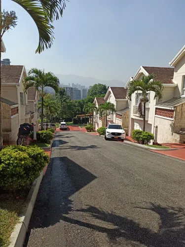 Casa En Venta En Altos Del Poblado. Cod V12343