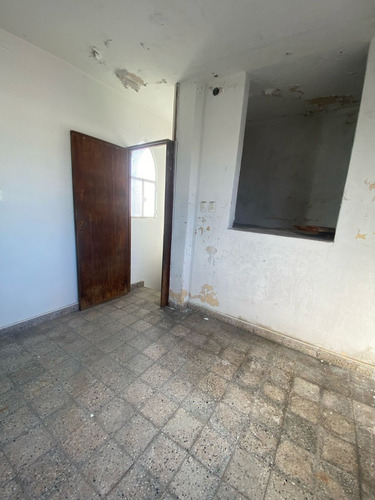 Salon Al Frente Entrada Independiente Con Vivienda (sin Expensas)