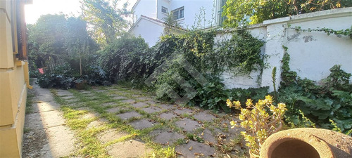 Casa En Venta De 5 Dorm. En Ñuñoa