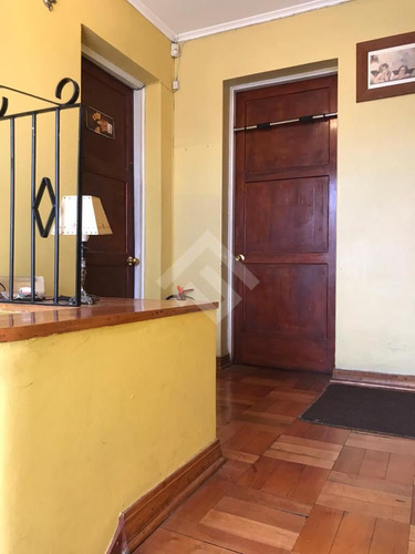 Casa En Venta De 5 Dorm. En Ñuñoa