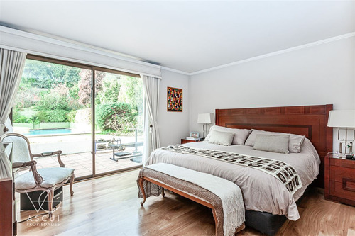 Casa En Venta De 4 Dorm. En Lo Barnechea