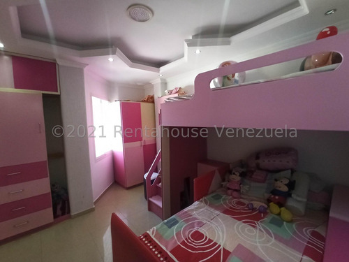 Casa En Venta En El Limon Maracay Aragua 23-15629 Irrr