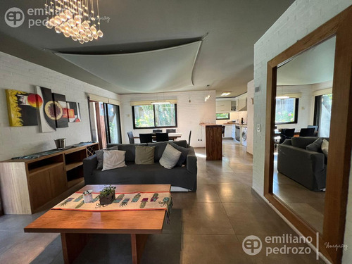 Venta Casa 2 Dormitorios En Barrio Privado Parque Pinares, Punta Del Este