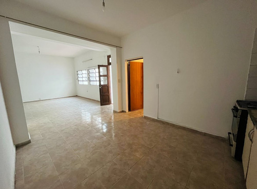 Imagen 4 de 9 de Depto Pb Interno - 2 Dormitorios - Sin Expensas