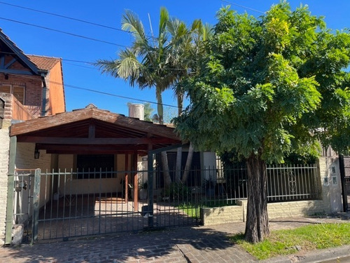Imagen 2 de 8 de Chalet Castelar Norte 516 Mta Permuta Por Menor Valor