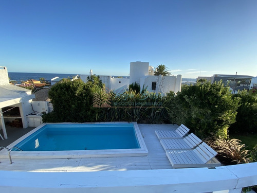 La Barra, 3 Suites Y Servicio, Gateando Al Mar. Pileta. 200 Construidos Y 150 M2 En Decks. Aa. Vista A Olas. Ruta Al Mar!- Ref: 6236