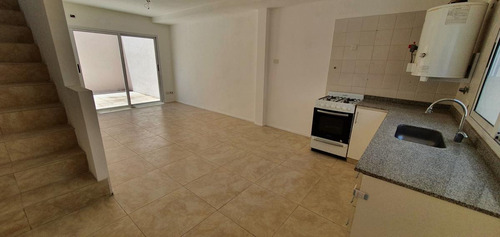 Imagen 4 de 16 de Ph 2 Ambientes Con Cochera Y Patio En Florida B-en Venta