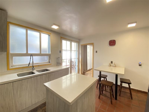 Casa En Venta De 3 Dorm. En Las Condes