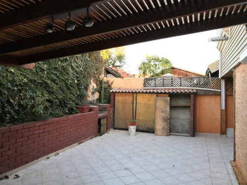 ¡espléndida Y Amplia Casa De 2 Pisos En Venta!