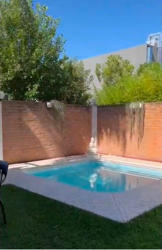 Casa Chalet En Venta En De Vicenzo Chico, Del Viso, Pilar